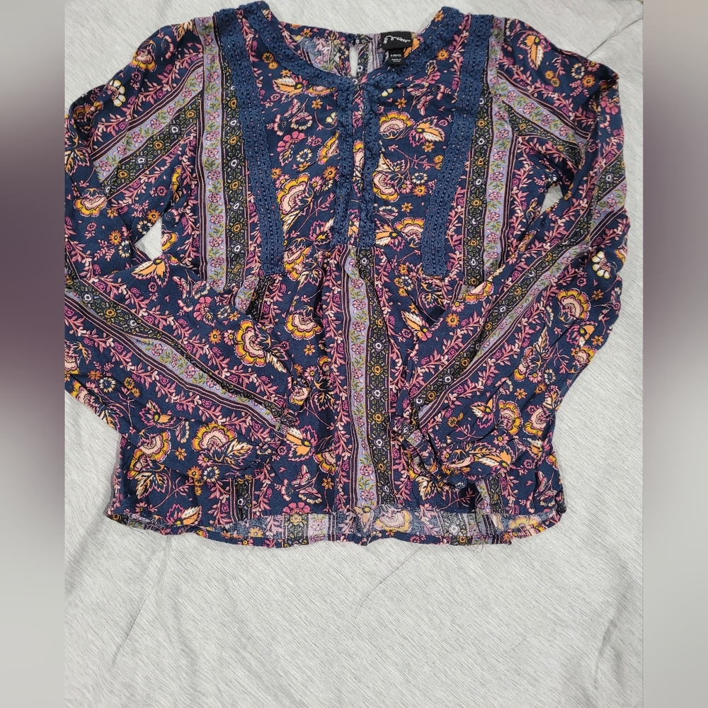 Girls Art Class Top. Size 10.